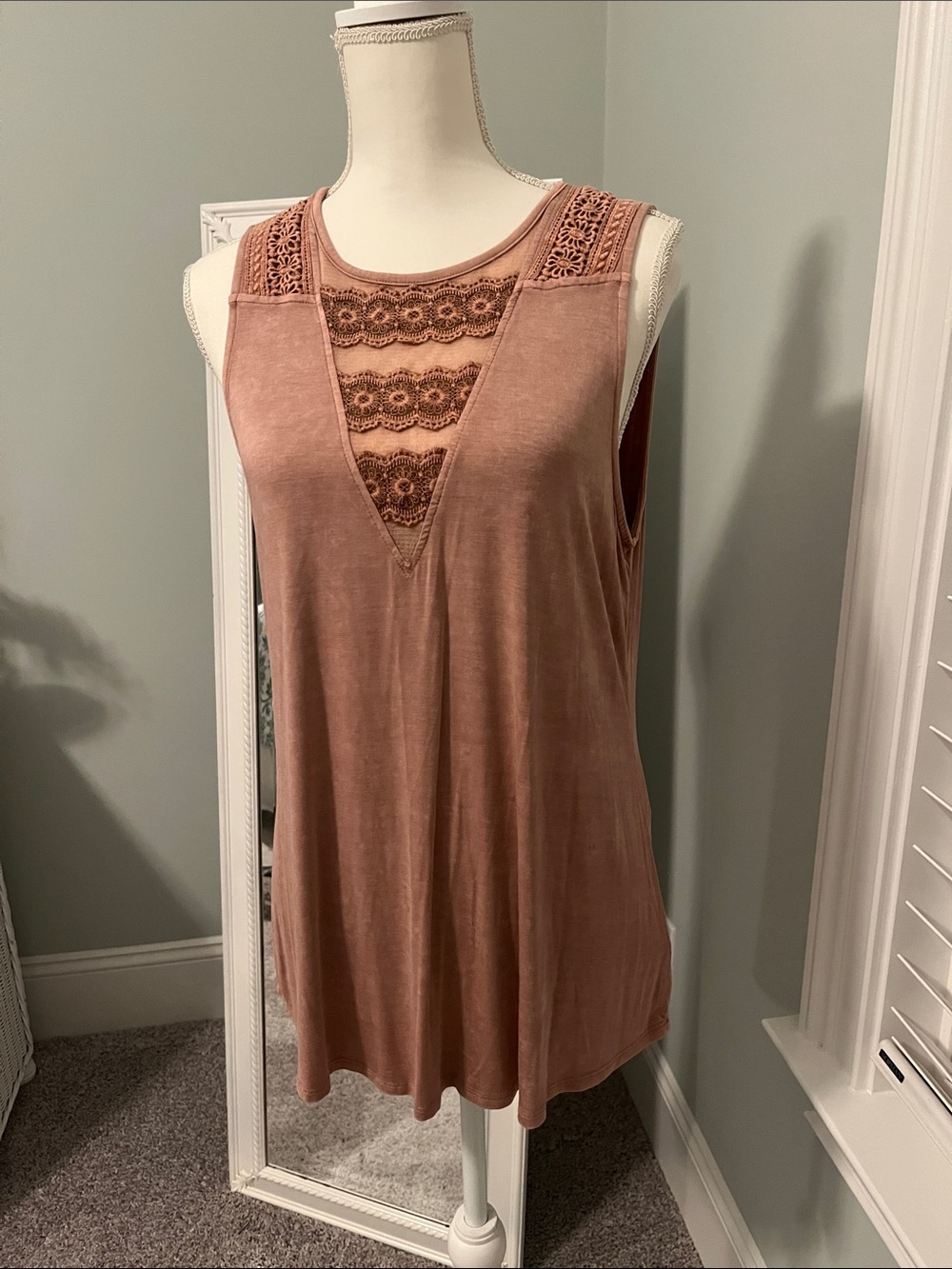 NWOT Gimmicks lace & macrame tank top, size L.